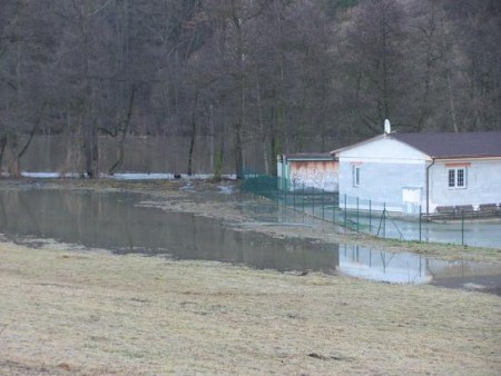 Záplava hřiště TJCH leden 2011 (2)